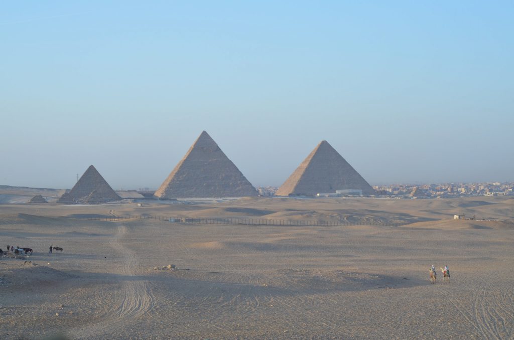 El chakra de la garganta de la tierra está en la zona de la gran piramide
