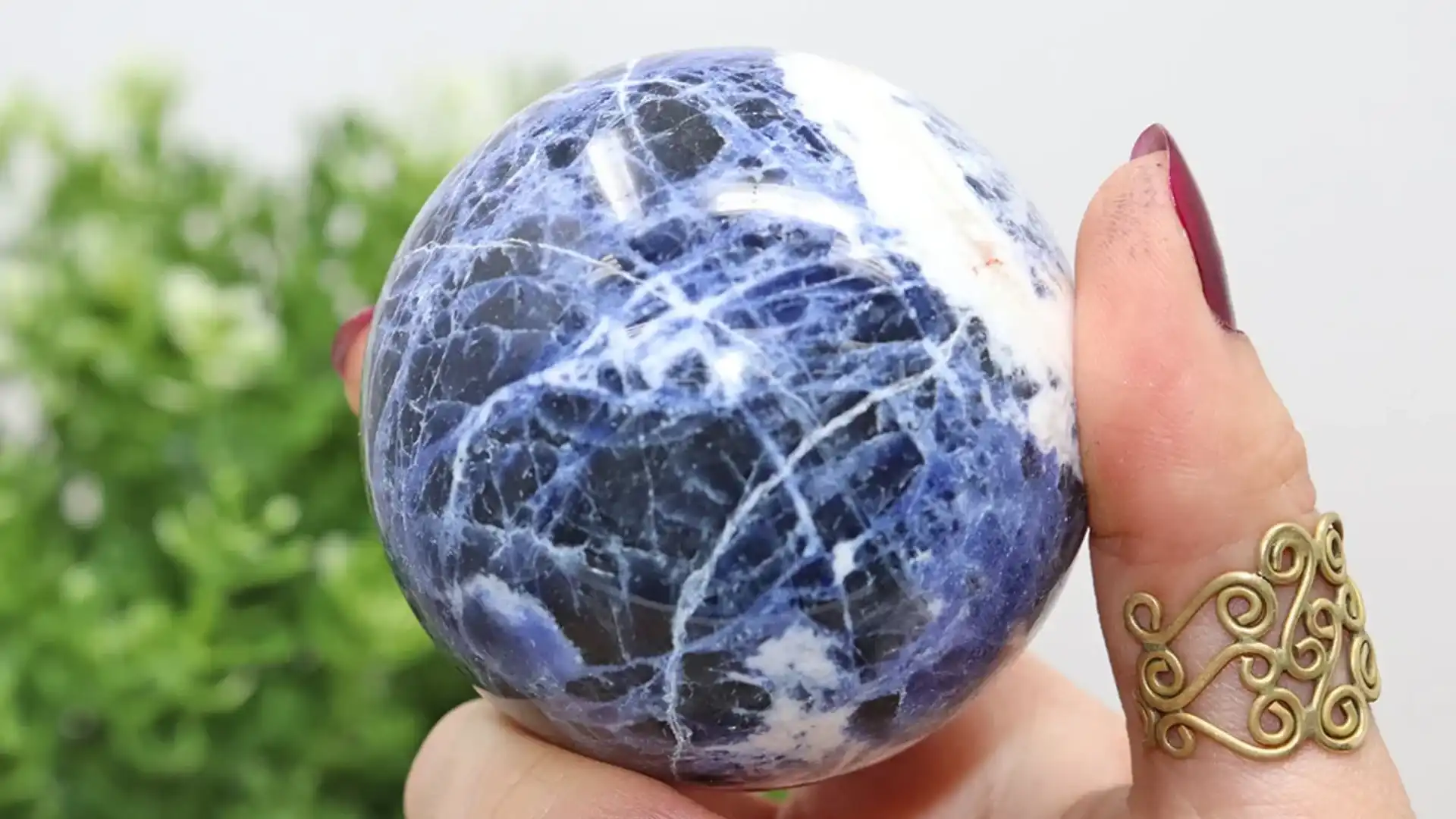 Como sanar el quinto chakra con Sodalita Las piedras de los chakras